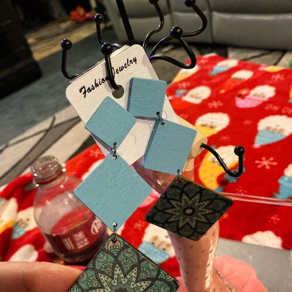 Earrings - Picture 3 of 6